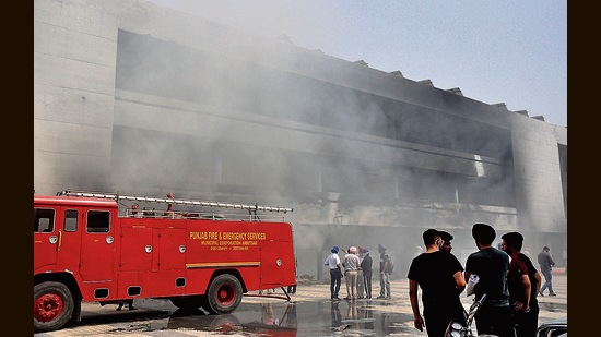 A day after fire, GMC setting up compact power station (HT)