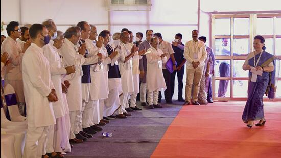 Congress president Sonia Gandhi being greeted by senior party leaders upon her arrival during the concluding session of party's Chintan Shivir on Sunday. (PTI)