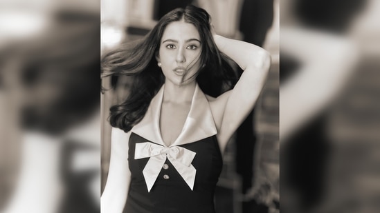 With her hand holding her head and her eyes locked to the camera, Sara Ali Khan struck a supermodel like pose for the camera. (Instagram/@saraalikhan95)