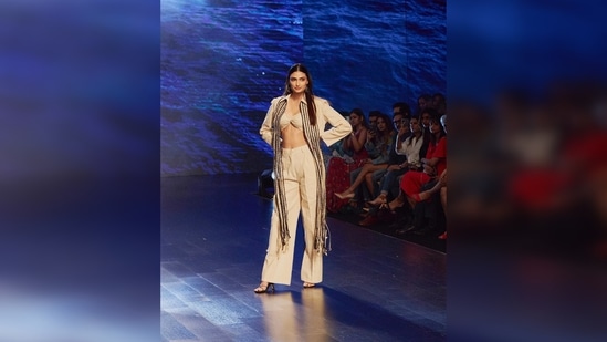 Athiya Shetty completed her ramp look with a cropped matching jacket, a long stole and stilettoes.(Instagram/@athiyashetty)