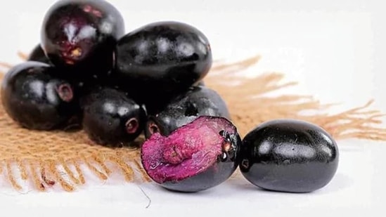 Jamun is an excellent addition to your summer diet. Health experts reveal benefits of the black plum or Java plum&nbsp;(iStock)