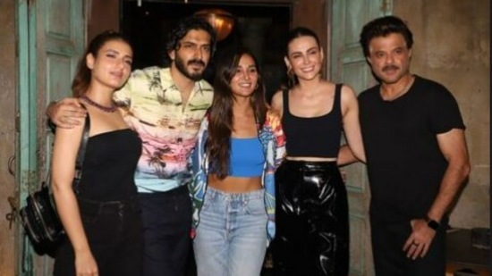 Anil Kapoor, Harsh Varrdhan Kapoor, and Fatima Sana Shaikh pose with actors Mandana Karimi and Mukti Mohan.