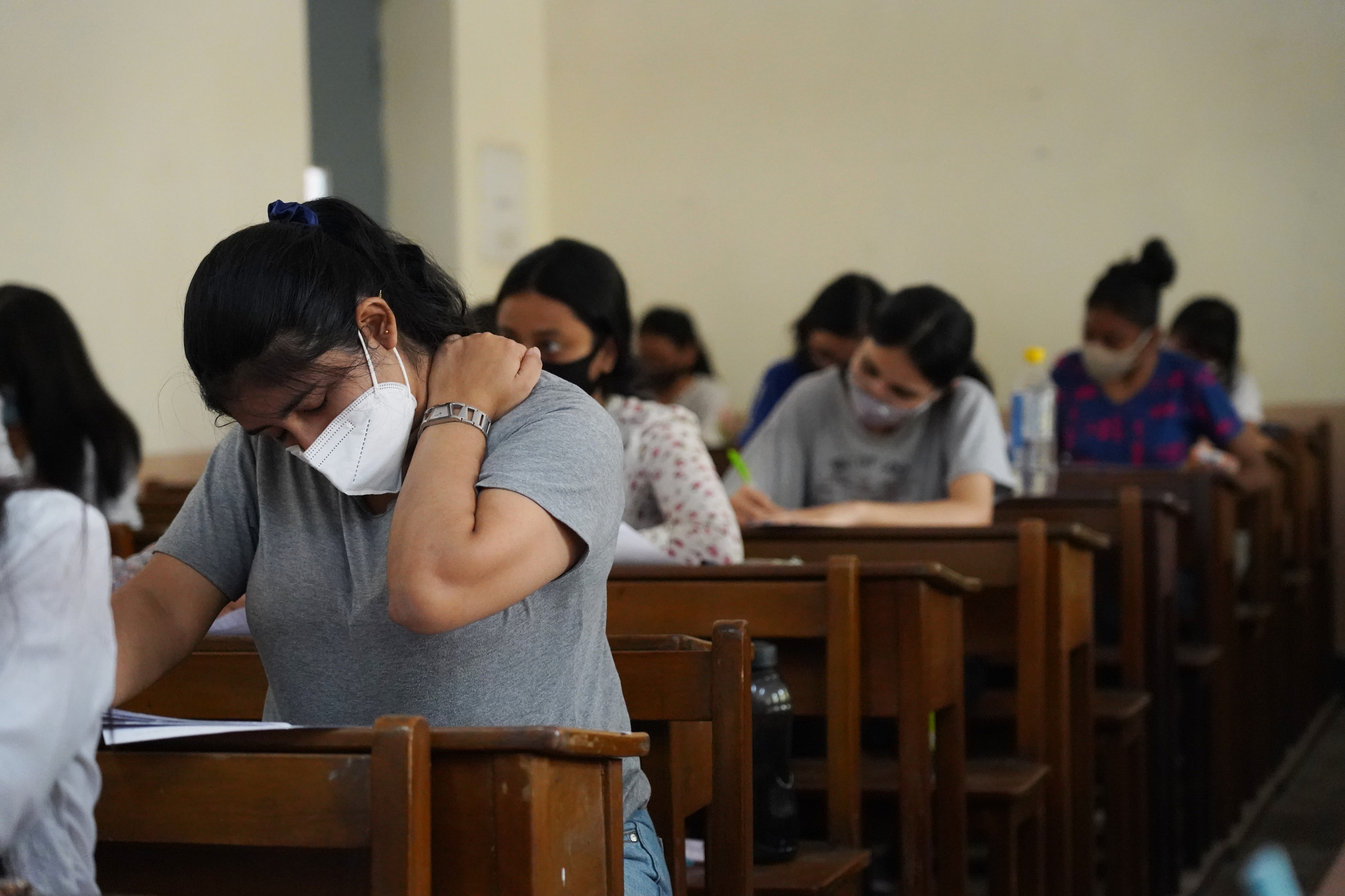 DU students appeared for Open Book Examination (OBE) when the pandemic forced the colleges to shift online. (Photo: Gokul VS/HT) DU students appeared for Open Book Examination (OBE) when the pandemic forced the colleges to shift online. (Photo: Gokul VS/HT)