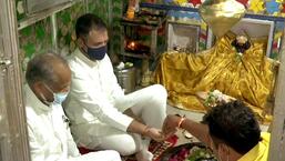 Congress leader Rahul Gandhi offers prayers at a Valmiki temple in Rajasthan’s Dungarpur. (ANI)