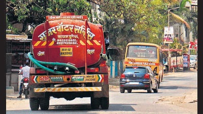 A Right to Information (RTI) query by social activist Vivek Velankar has revealed that various state and central governments owe water arrears of Rs105 crore to the Pune Municipal Corporation (PMC). (HT FILE PHOTO) A Right to Information (RTI) query by social activist Vivek Velankar has revealed that various state and central governments owe water arrears of Rs105 crore to the Pune Municipal Corporation (PMC). (HT FILE PHOTO)