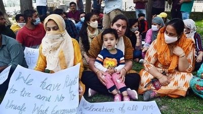 Kashmiri Pandits protest in Srinagar on Sunday. (ANI) Kashmiri Pandits protest in Srinagar on Sunday. (ANI)