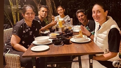 Kareena Kapoor (right) with her team. Kareena Kapoor (right) with her team. 