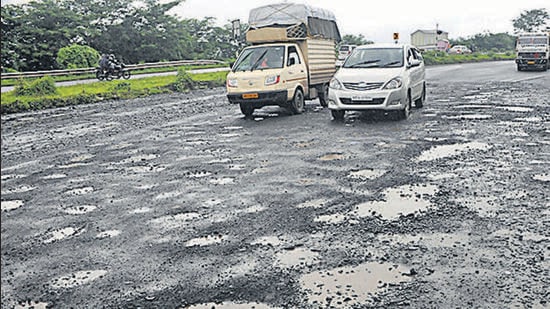 Civic body Bruhat Bengaluru Mahanagara Palike (BBMP) on Monday said so far, around 9,500 potholes have been identified across the city. (HT File/Representative use)