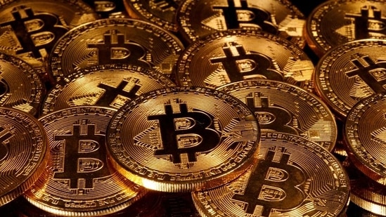 Bitcoin back below $30,000; European regulators renew crypto warnings(REUTERS)
