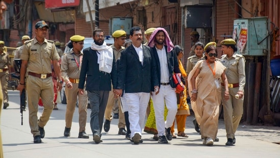 Officials leave after a videographic survey at Gyanvapi Masjid complex, in Varanasi on Sunday.(PTI)