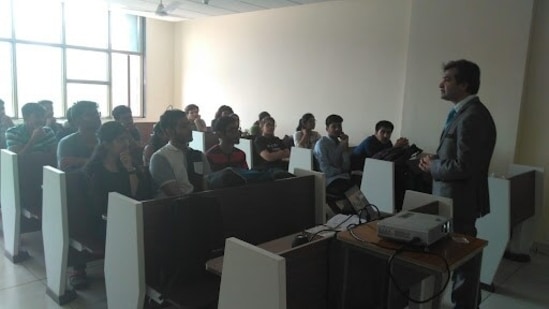 Amit Jugia taking career counselling for ACCA aspirants