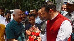 AAP leader Manish Sisodia being welcomed in Shimla on Tuesday. (Deepak Sansta / Hindustan Times)