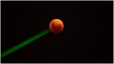 In Santiago, the moon entered the lunar eclipse. (AFP)