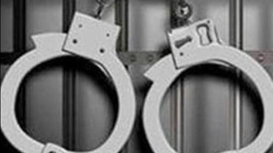 Ludhiana police officials have recovered ₹22,000 and two mobile phones from the accused. (Representative image)