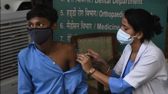 Gurugram, India - May 17, 2022: A health worker administers a dose of Covid-19 vaccine to a child in the age group of 12 to 14 years, at Poly Clinic, in Sector 31 UPHC, Gurugram, India, on Tuesday, May 17, 2022. (Photo by Vipin Kumar/ Hindustan Times) (Hindustan Times) Gurugram, India - May 17, 2022: A health worker administers a dose of Covid-19 vaccine to a child in the age group of 12 to 14 years, at Poly Clinic, in Sector 31 UPHC, Gurugram, India, on Tuesday, May 17, 2022. (Photo by Vipin Kumar/ Hindustan Times) (Hindustan Times)