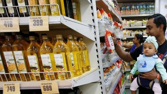 Rising consumer inflation has increased the cost of living for average Indians, who are paying higher prices for a range of commodities, from fuel, electronics and transport to basic food items. (REUTERS File Photo)
