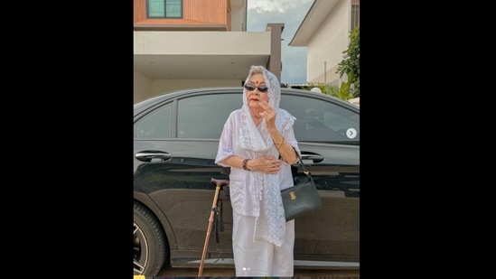 The elderly Thai woman recreated Alia Bhatt's look from the film Gangubai Kathiawadi.&nbsp;(oninshoes/Instagram)