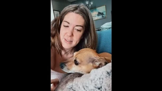 The dog and his human sing together, or at least try to, in this Instagram video.&nbsp;(Instagram/@casperandpam)