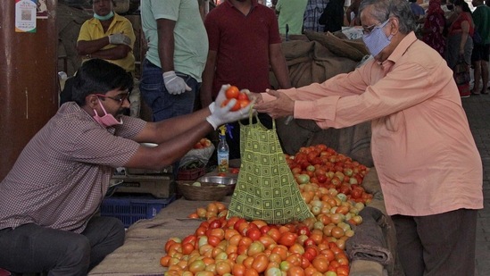 A stall selling tomatoes on Monday. (Ravindra Joshi/HT PHOTO)