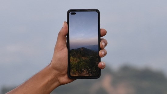 Enjoy a good discount percentage on an array of smartphones available on Amazon.(Pexels) Enjoy a good discount percentage on an array of smartphones available on Amazon.(Pexels)