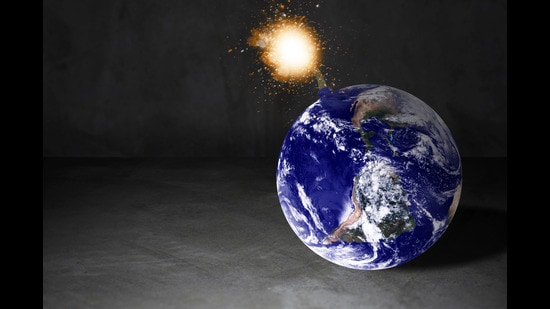 The doomsday clock is moving forward due to three calamities: The climate crisis, the pandemic and the threat of a nuclear conflagration (Shutterstock)