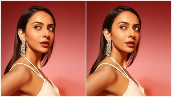 Styled by fashion stylist Anshika Verma, Rakul Preet wore her tresses open in straight locks as she posed for the pictures like a diva.(Instagram/@rakulpreet)