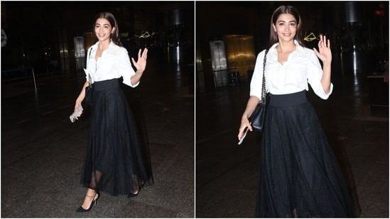 Meanwhile, Pooja Hegde looked her elegant best at the Mumbai airport. Paparazzi clicked the actor arriving in a monochrome ensemble to catch her flight. She scored full marks on the chic airport fashion, and you should definitely take notes from her.(HT Photo/Varinder Chawla)