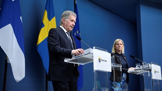 Sweden's Prime Minister Magdalena Andersson (R) and Finland's President Sauli Niinisto (L) hold a joint news conference in Stockholm, Sweden May 17, 2022. (TT News Agency/Anders Wiklund via REUTERS)