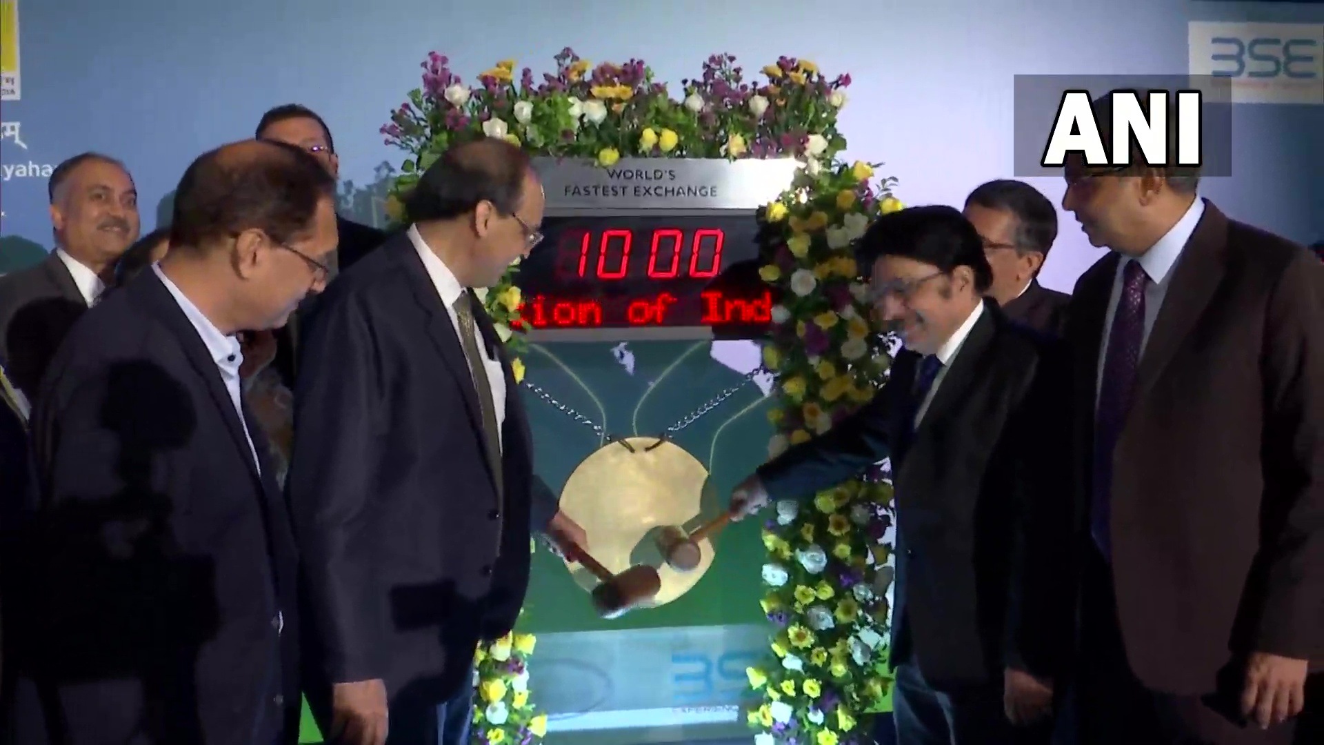 LIC chairperson Mangalam Ramasubramanian Kumar ringing the opening bell.