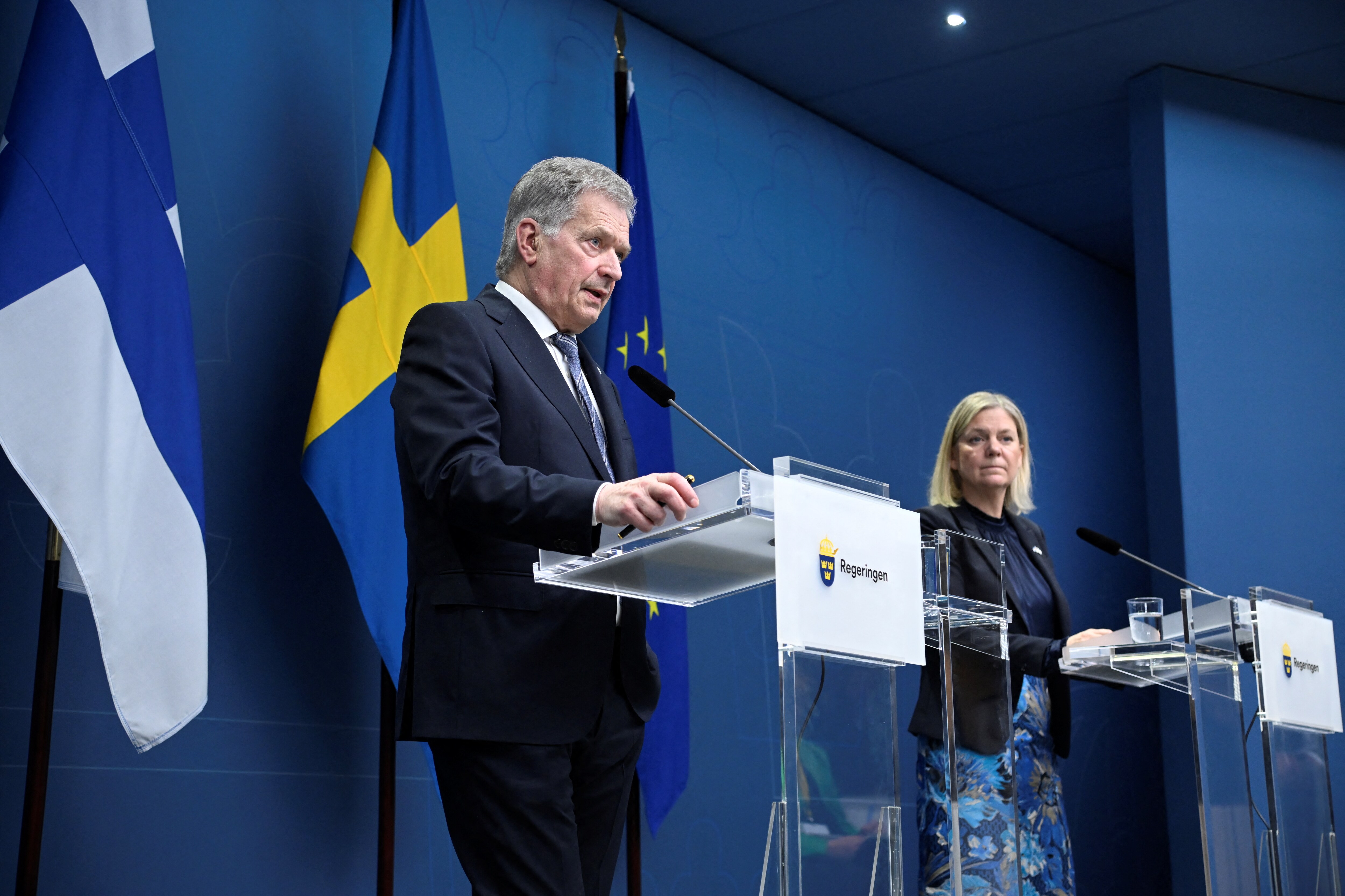 Sweden's Prime Minister Magdalena Andersson (R) and Finland's President Sauli Niinisto (L) hold a joint news conference in Stockholm, Sweden May 17, 2022. (TT News Agency/Anders Wiklund via REUTERS)