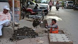 With the civic leader heading PMC as administrator, political leaders blamed the civic body for the delay in pre-monsoon works.  Drainage pipe cleaning works in progress in Sadashiv peth.  (Ravindra Joshi/HT PHOTO)