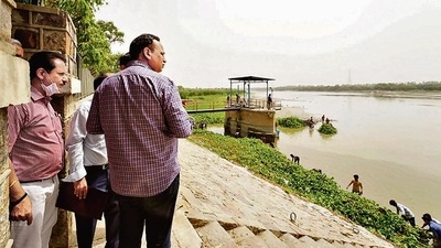 Delhi Minister Satyendar Jain during his visit to the Wazirabad Barrage to inspect raw water discharged by Haryana, in New Delhi. (PTI via Twitter/@SatyendarJain)
