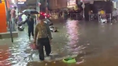 Bengaluru residents expressed their ire on Twitter, sharing photos of flooded roads on Wednesday. (Source: Vikas Bhusan/Twitter) Bengaluru residents expressed their ire on Twitter, sharing photos of flooded roads on Wednesday. (Source: Vikas Bhusan/Twitter)
