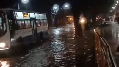 Several areas of the Karnataka capital were flooded, including Indira Nagar, HSR, Silk Board and Mahadevpura. (Source: Vikas Bhusan/Twitter) Several areas of the Karnataka capital were flooded, including Indira Nagar, HSR, Silk Board and Mahadevpura. (Source: Vikas Bhusan/Twitter)