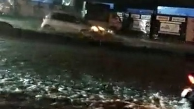 Vehicles manoeuvred through the inundated streets of the metropolitan city while residents said one rain in Bengaluru turns the roads into a river. (Source: Vikas Bhusan/Twitter) Vehicles manoeuvred through the inundated streets of the metropolitan city while residents said one rain in Bengaluru turns the roads into a river. (Source: Vikas Bhusan/Twitter)