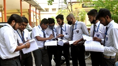 CBSE Term 2 Class 12 Physics: Sample paper, question bank and marking scheme (ANI File) CBSE Term 2 Class 12 Physics: Sample paper, question bank and marking scheme (ANI File)