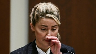 Amber Heard looks at the screen during a defamation trial against her by her ex-husband, actor Johnny Depp, in the courtroom. (Reuters) (REUTERS)