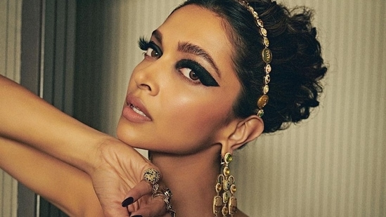 Cannes 2022: Deepika Padukone's retro look in backless Sabyasachi saree, 'Julia Fox' makeup grabs eyeballs at red carpet&nbsp;(Instagram/deepikapadukone)