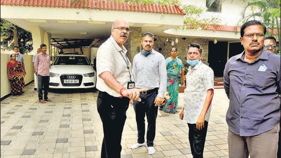 Chennai: Central Bureau of Investigation (CBI) officers during a raid at Congress MP Karti Chidambaram's residence, in Chennai, Tuesday, May 17, 2022. The Central Bureau of Investigation (CBI) is conducting searches at multiple residential and office premises of the Congress leader across various locations in Delhi, Mumbai and Chennai. (PTI Photo)(PTI05_17_2022_000068B) (PTI)