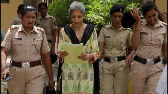 Indrani Mukerjea being taken to a Mumbai sessions court in 2016. (HT file)