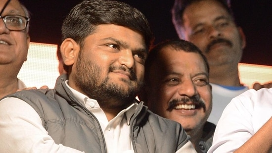 Senior Congress leaders of Gujarat are not interested in people's issues but they are more focussed on ensuring the timely delivery of the chicken sandwich for Delhi leaders, Hardik Patel wrote in his resignation letter.&nbsp;(HT_PRINT)