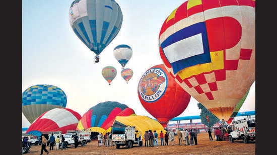 PUSHKAR, INDIA - NOVEMBER 19: Crews ready hot air baloons for flight on November 19, 2010 at the Pushkar Camel Fair in Rajasthan, India. The balloons fly over herds of camels for sale at the fair. (Shutterstock)