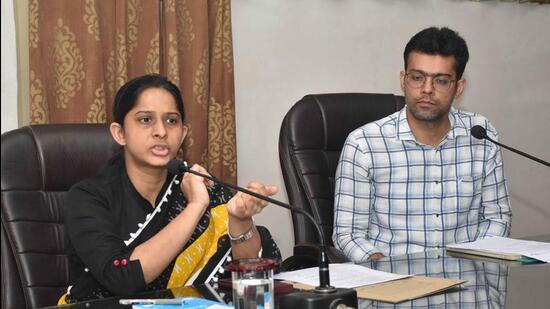 MC commissioner Shena Aggarwal during a meeting, regarding waste segregation, with health branch officials at the civic body’s Zone-A office in Ludhiana. (Harvinder Singh/HT)