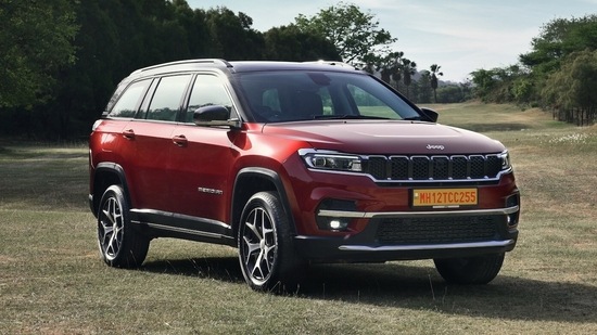 The Jeep Meridian features LED headlights with LED DRLs. The Jeep Meridian features LED headlights with LED DRLs.
