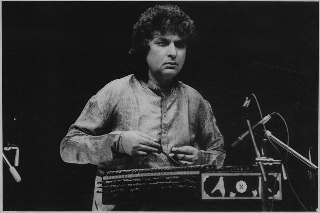 Pt Shivkumar Sharma in performance. (HT Photo) Pt Shivkumar Sharma in performance. (HT Photo)