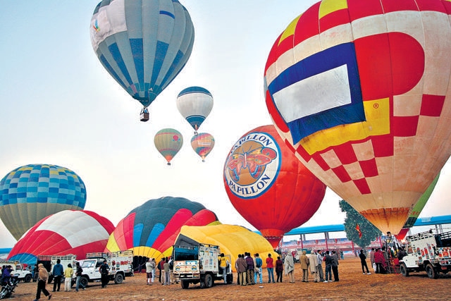 PUSHKAR, INDIA - NOVEMBER 19: Crews ready hot air baloons for flight on November 19, 2010 at the Pushkar Camel Fair in Rajasthan, India. The balloons fly over herds of camels for sale at the fair. (Shutterstock)