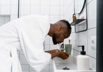 Men with dry skin should use face wash that come packed with moisturising properties.