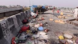 The accident spot on the Kundli Manesar Palwal (KMP) Expressway near Asoda toll plaza in Jhajjar’s Bahadurgarh area where three labourers were run over and killed by a truck early on Thursday. Eleven labourers were injured in the accident. (Manoj Dhaka/HT)