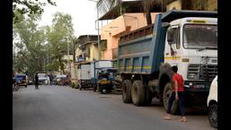 Unauthorised parking, especially of commercial vehicles, is rampant across Navi Mumbai, adding to residents’ problems, like this one at a residential area at Nerul Sector 1. (BACHCHAN KUMAR/HT PHOTO)