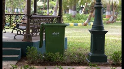 The green waste lying unattended at gardens and parks is becoming a civic issue. NMMC will provide bins like this one at NMMC garden at Vashi Sector 4 to collect green waste as a pilot project in Vashi ward and replicate in other nodes. (BACHCHAN KUMAR/HT PHOTO) The green waste lying unattended at gardens and parks is becoming a civic issue. NMMC will provide bins like this one at NMMC garden at Vashi Sector 4 to collect green waste as a pilot project in Vashi ward and replicate in other nodes. (BACHCHAN KUMAR/HT PHOTO)